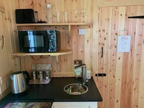 Romantic Oda, Özel Banyo (Farm animals on site)