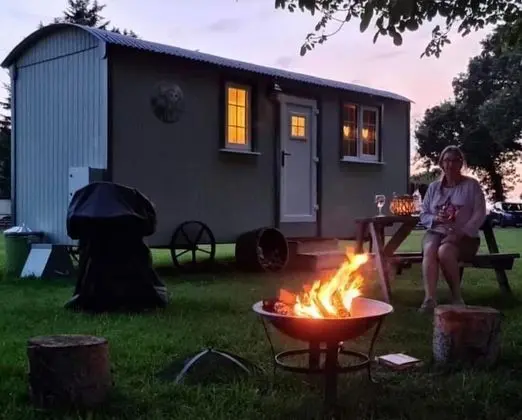 Romantic Oda, Özel Banyo (Farm animals on site)