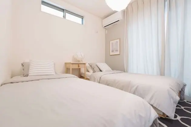 Ev (Dreams of Stars House)
