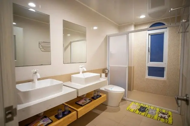 Deluxe Dört Kişilik Oda, Birden Çok Yatak, Sigara İçilmez, Kısmi Deniz Manzarası