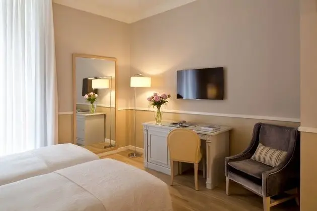 Double Superior With Vesuvius View