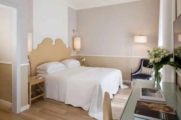 Double Superior With Vesuvius View