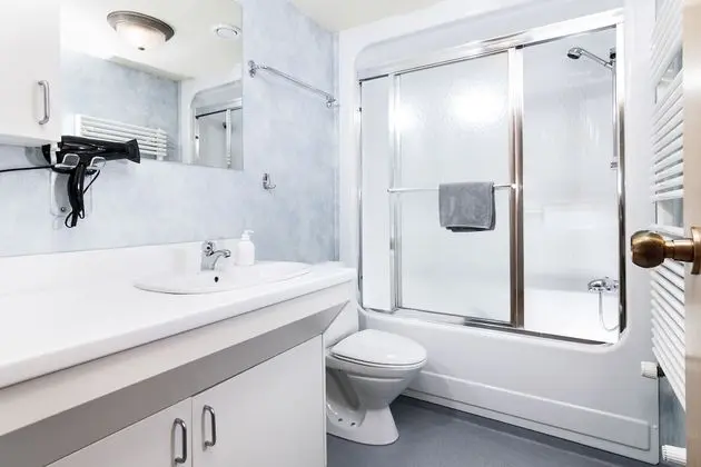 Tek Büyük veya İki Ayrı Yataklı Oda, Ortak Banyo