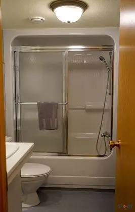 Üç Kişilik Oda, Ortak Banyo