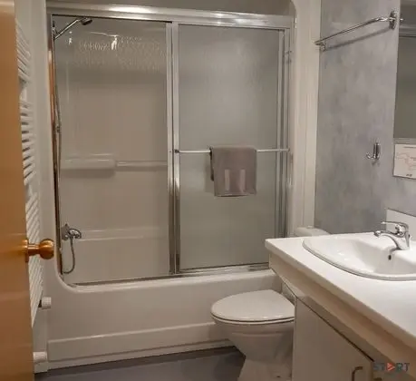 Üç Kişilik Oda, Ortak Banyo