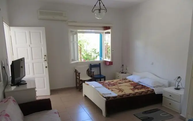 Üç Kişilik Oda, Bahçe Manzaralı (2)