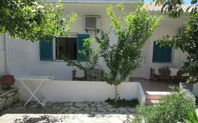 Üç Kişilik Oda, Bahçe Manzaralı (2)