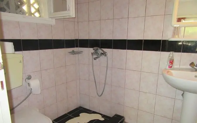 Üç Kişilik Oda, Bahçe Manzaralı (2)