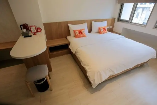 Standard Tek Büyük Yataklı Oda (01)
