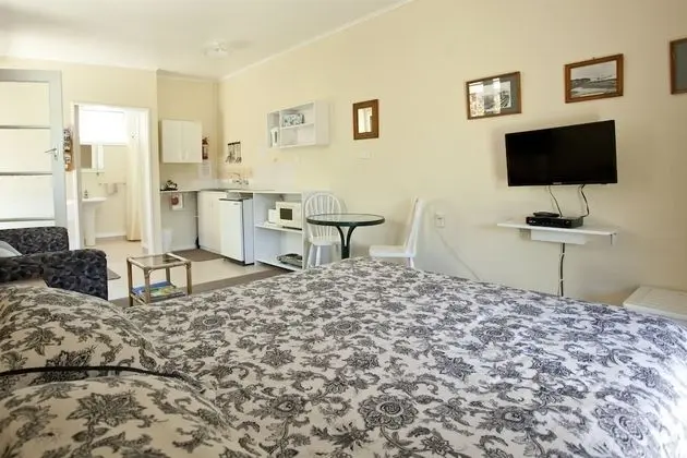 Basic Kır Evi, 1 Büyük (Queen) Boy Yatak, Engellilere Uygun, Bahçe Manzaralı