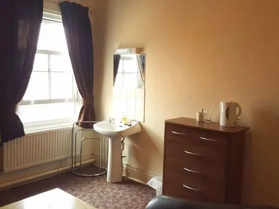 Basic Tek Büyük Yataklı Oda, Ortak Banyo