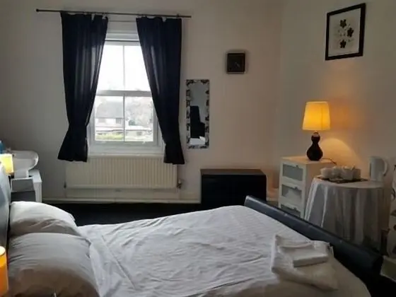 Basic Tek Büyük Yataklı Oda, Ortak Banyo