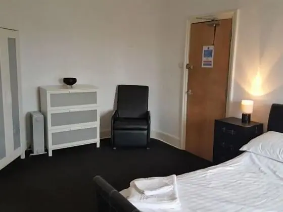 Basic Tek Büyük Yataklı Oda, Ortak Banyo