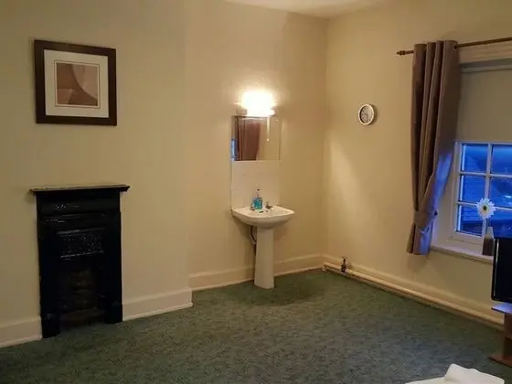 Basic Tek Büyük Yataklı Oda, Ortak Banyo