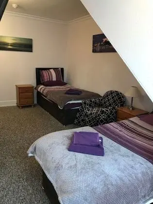 Twin Room (Shared Bathroom)