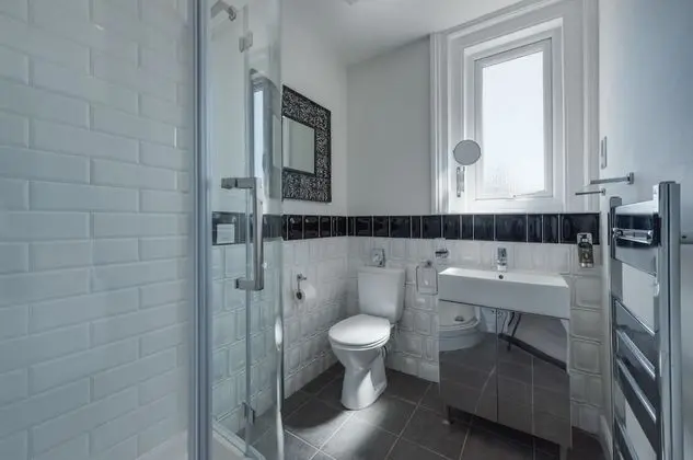 Executive King with shower (no bath)