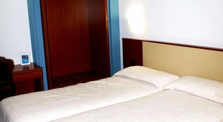 Üç Kişilik Oda