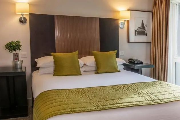 Standard Tek Büyük Yataklı Oda