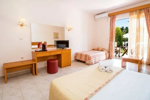Stüdyo, Balkon, Havuz Manzaralı