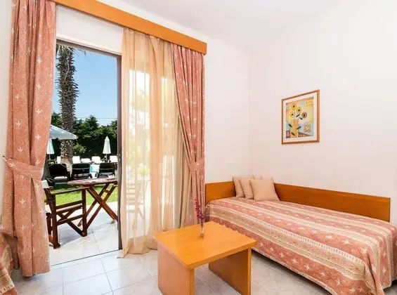 Stüdyo, Balkon, Havuz Manzaralı