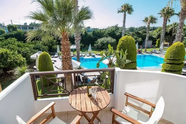 Stüdyo, Balkon, Havuz Manzaralı