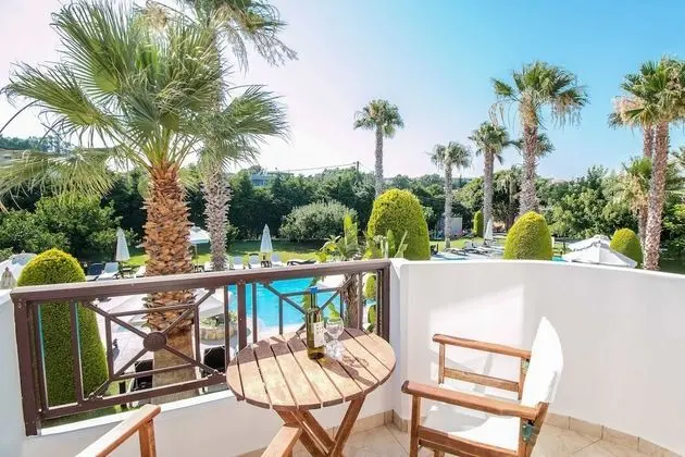 Stüdyo, Balkon, Havuz Manzaralı