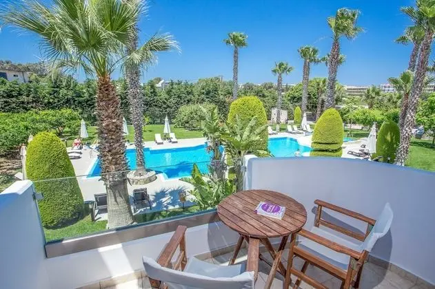 Stüdyo, Balkon, Havuz Manzaralı