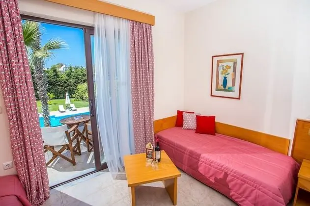 Stüdyo, Balkon, Havuz Manzaralı