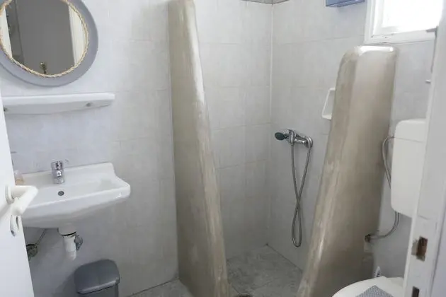 Üç Kişilik Oda, Deniz Manzaralı