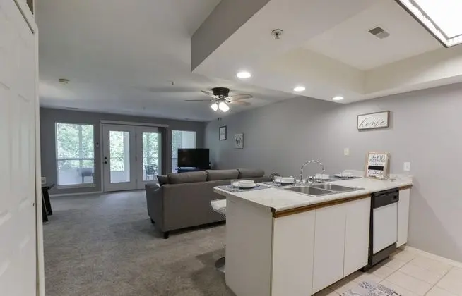 Daire (Stay-A-While - Private Screened Porch)