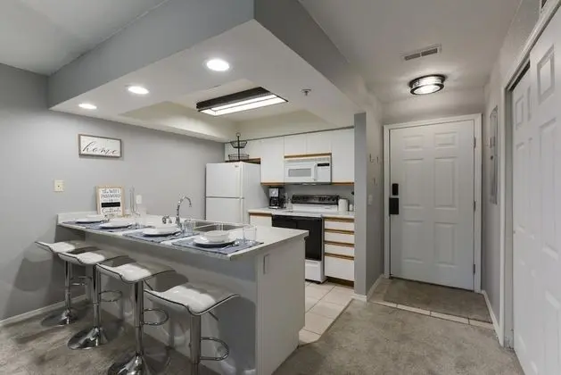 Daire (Stay-A-While - Private Screened Porch)