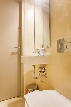 Newly renovated, centrally located near Acropolis