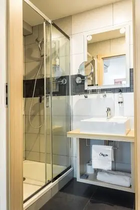 Deluxe Tek Büyük Yataklı Oda, 1 Büyük (Queen) Boy Yatak