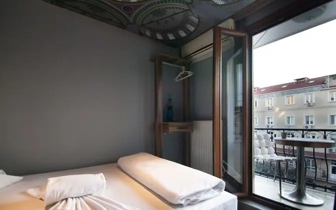 Basic Tek Büyük Yataklı Oda, Ortak Banyo