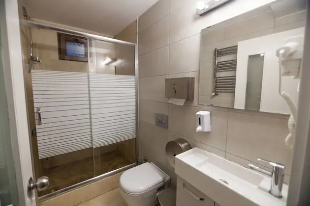 Basic Tek Büyük Yataklı Oda, Ortak Banyo