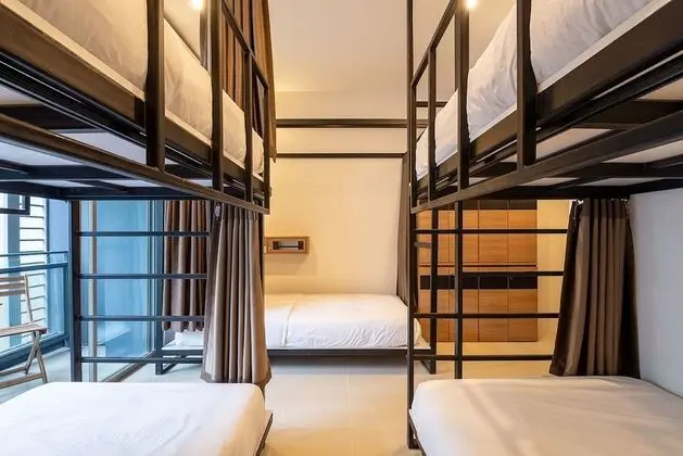 Female Dorm Capsule 5-Beds Private Bathroom
