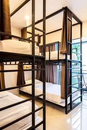 Female Dorm Capsule 5-Beds Private Bathroom