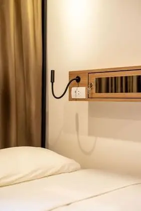 Female Dorm Capsule 5-Beds Private Bathroom