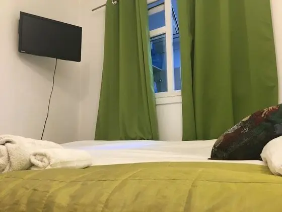 Tek Büyük Yataklı Oda, Ortak Banyo (Subbasement )