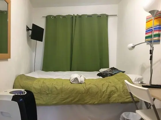 Tek Büyük Yataklı Oda, Ortak Banyo (Subbasement )