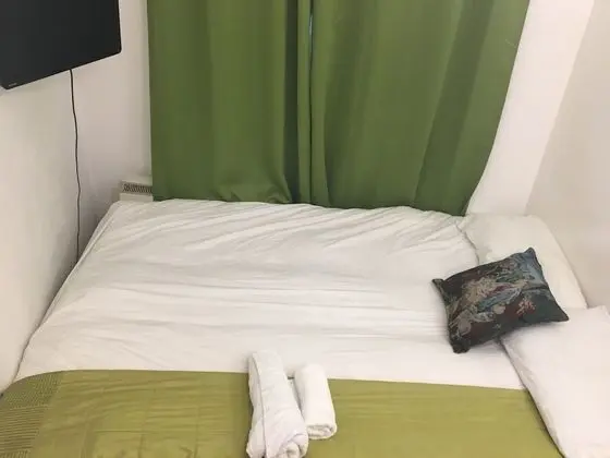 Tek Büyük Yataklı Oda, Ortak Banyo (Subbasement )