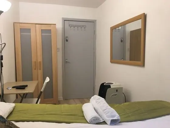 Tek Büyük Yataklı Oda, Ortak Banyo (Subbasement )