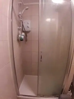 Tek Büyük Yataklı Oda, Ortak Banyo (Subbasement )