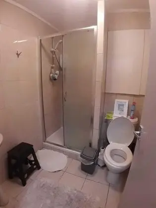 Tek Büyük Yataklı Oda, Ortak Banyo (Subbasement )