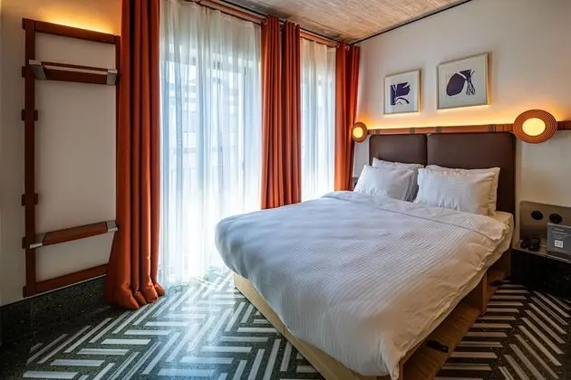 Deluxe Tek Büyük Yataklı Oda