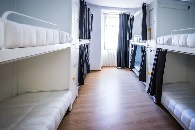 Ortak Ranzalı Oda, Sadece kadınlar için, Ortak Banyo