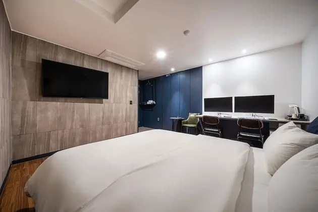 Deluxe Tek Büyük Yataklı Oda (Couple PC Room)