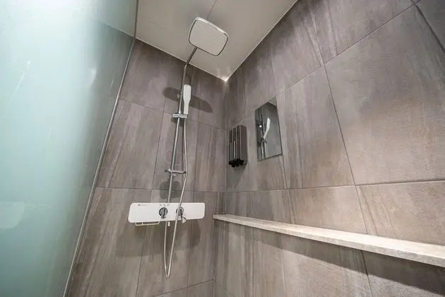 Deluxe Tek Büyük Yataklı Oda (Couple PC Room)