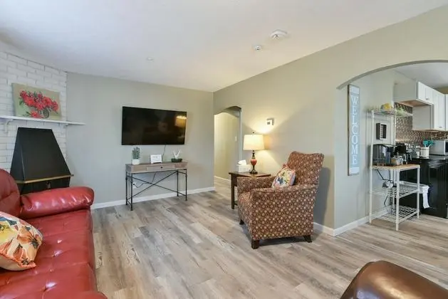 Ev (Stay-n-Play - DOWNTOWN BRANSON - Free)