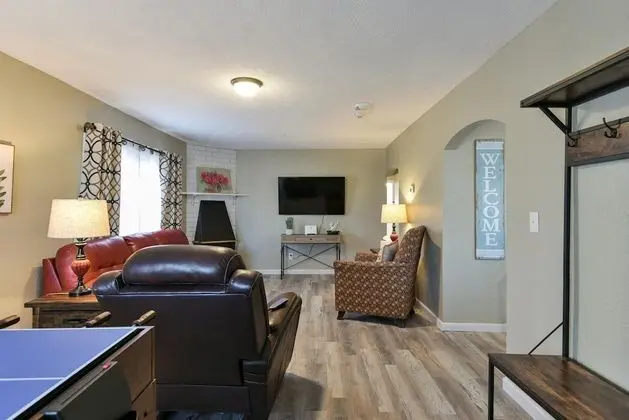 Ev (Stay-n-Play - DOWNTOWN BRANSON - Free)
